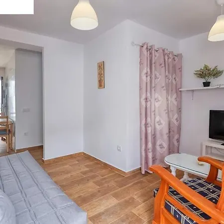 Gardenia 200m De La Playa, Solo Familias Y Parejas Nyaraló